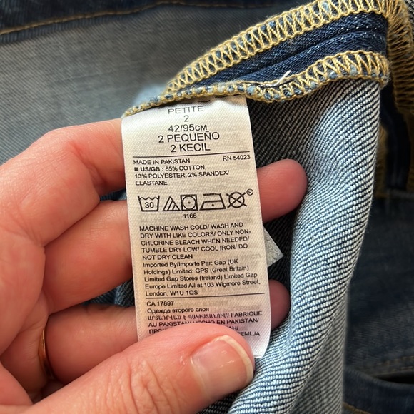 Banana Republic NWT Classic Denim Jean Skirt. Size 2P. - Picture 13 of 13